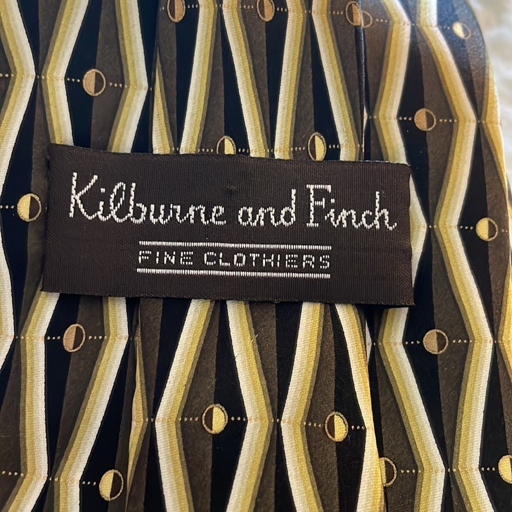 Kilburne & Finch - Fine Clothiers - 100% Silk Vintage Tie - Picture 3 of 5